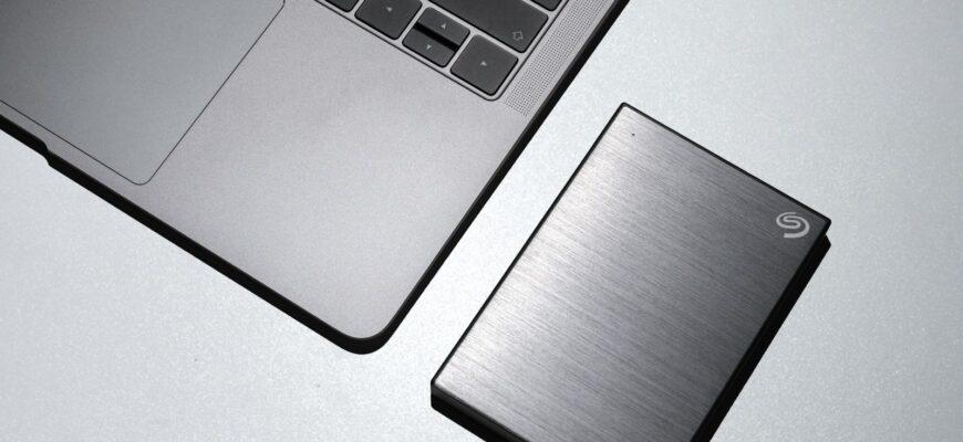 black iphone 7 on macbook